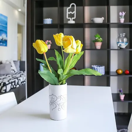 - Rosselli 3bdr With Balcony *