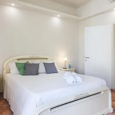 - Rosselli 3bdr With Balcony