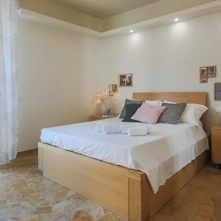 - Rosselli 3bdr With Balcony Apartamento *