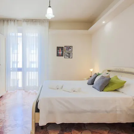 - Rosselli 3bdr With Balcony Apartamento Florencia