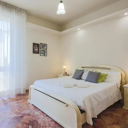 - Rosselli 3bdr With Balcony