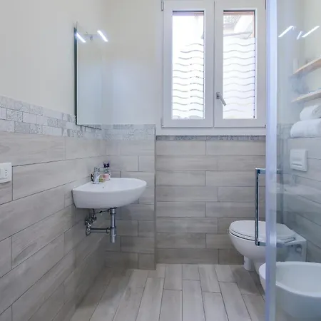 - Rosselli 3bdr With Balcony Appartamento Firenze