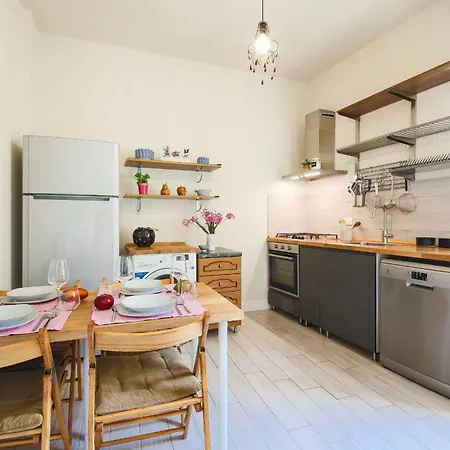 - Rosselli 3bdr With Balcony Apartment