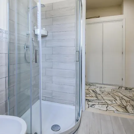 - Rosselli 3bdr With Balcony *