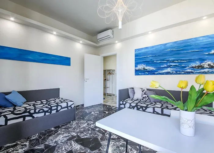 דירה - Rosselli 3bdr With Balcony *